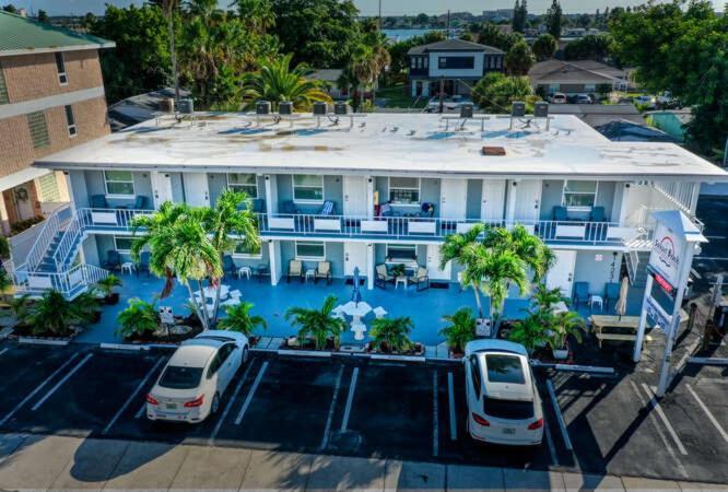 Sunset Beach Suites เซนต์พีทบีช ภายนอก รูปภาพ