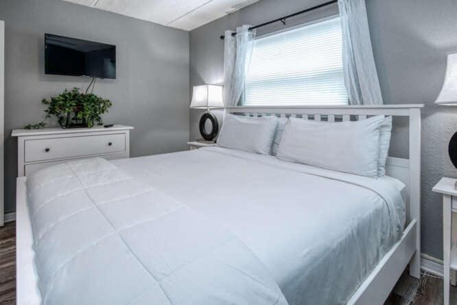 Sunset Beach Suites เซนต์พีทบีช ภายนอก รูปภาพ